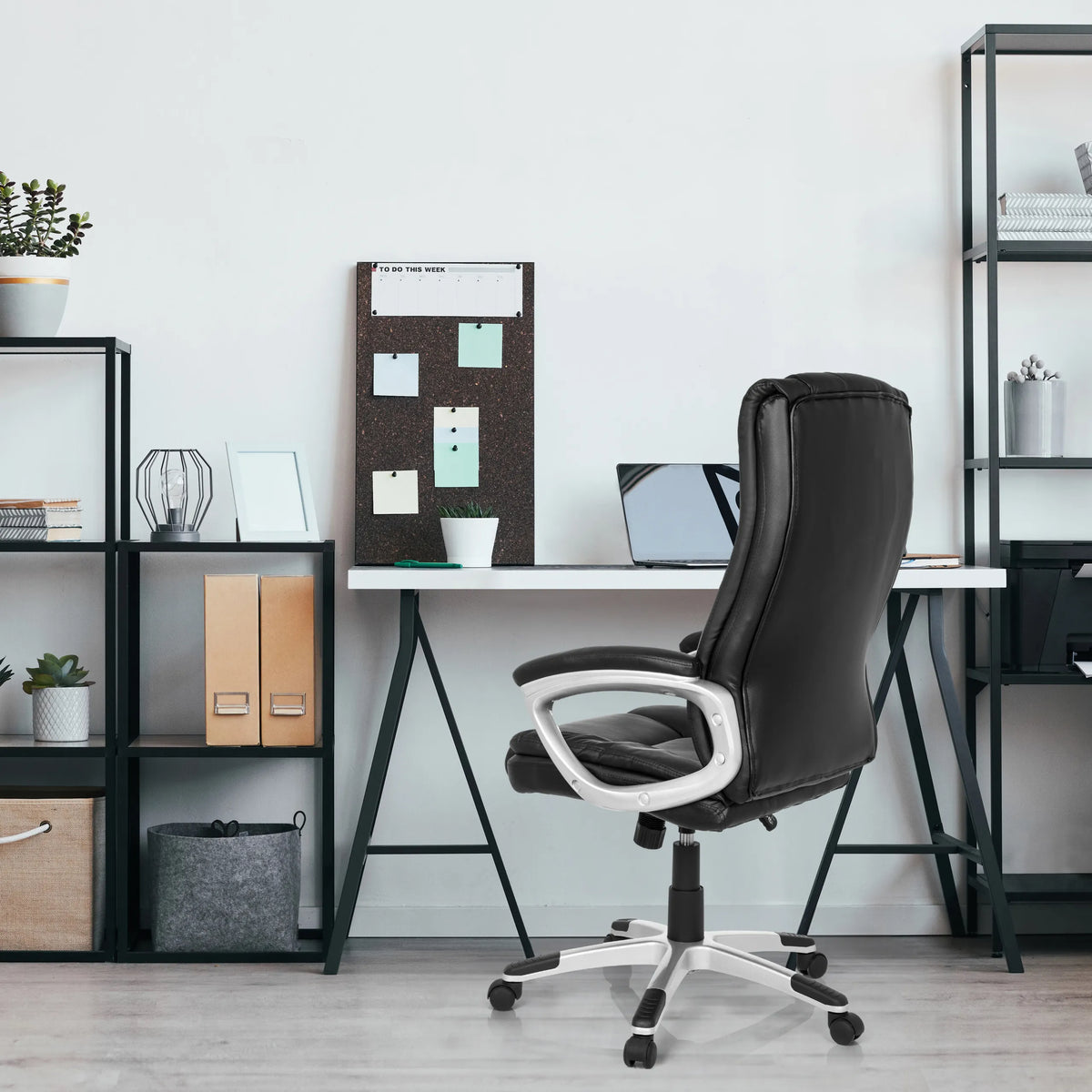 Schwarzer Homeoffice-Bürostuhl RELAX CL150 mit weißem Fußkreuz und Armlehnen von MyBuero