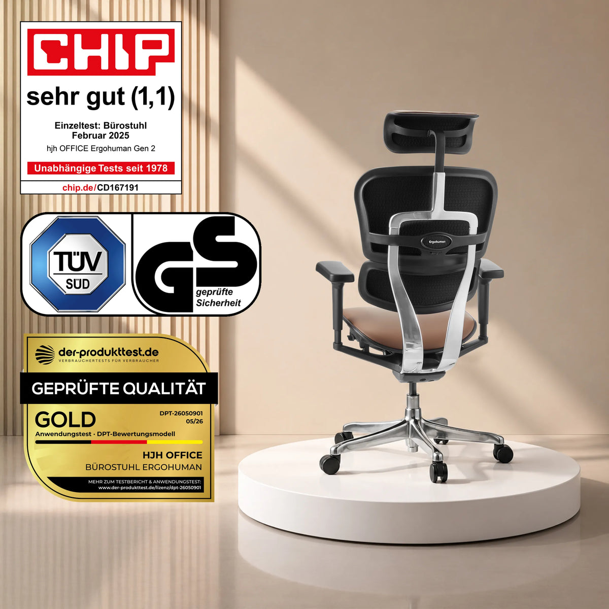 Luxus-Chefsessel ERGOHUMAN ULTRA L GEN2 in Braun mit Netzrückenlehne und Kopfstütze auf weißem Podest von hjh OFFICE
