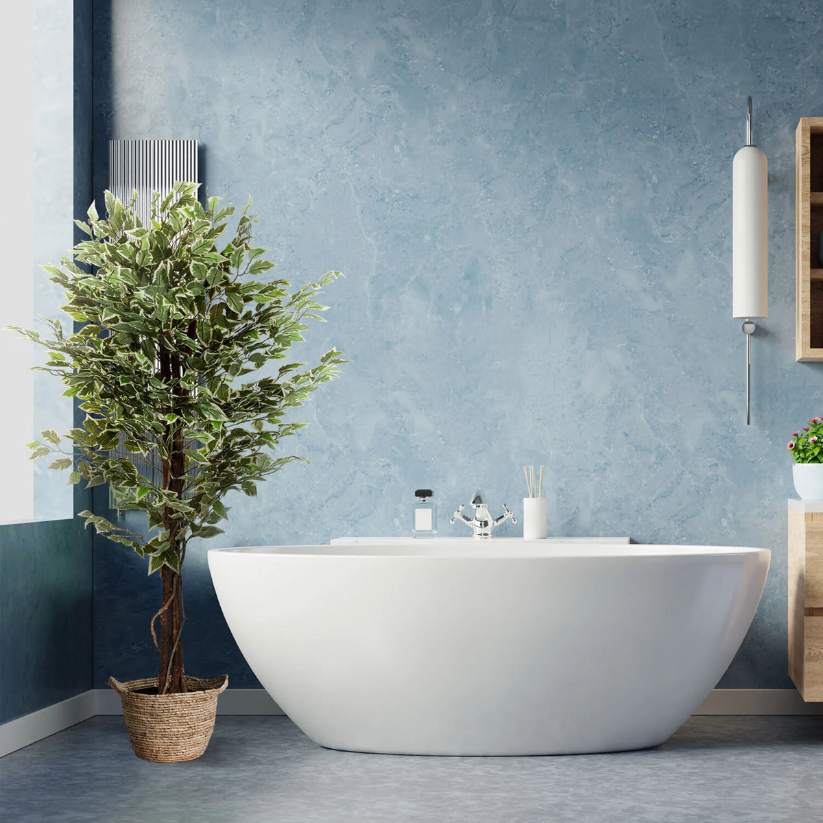 Kunstpflanze FICUS in Grün mit geflochtenem Korbgefäß vor einer blauen Wand von hjh OFFICE