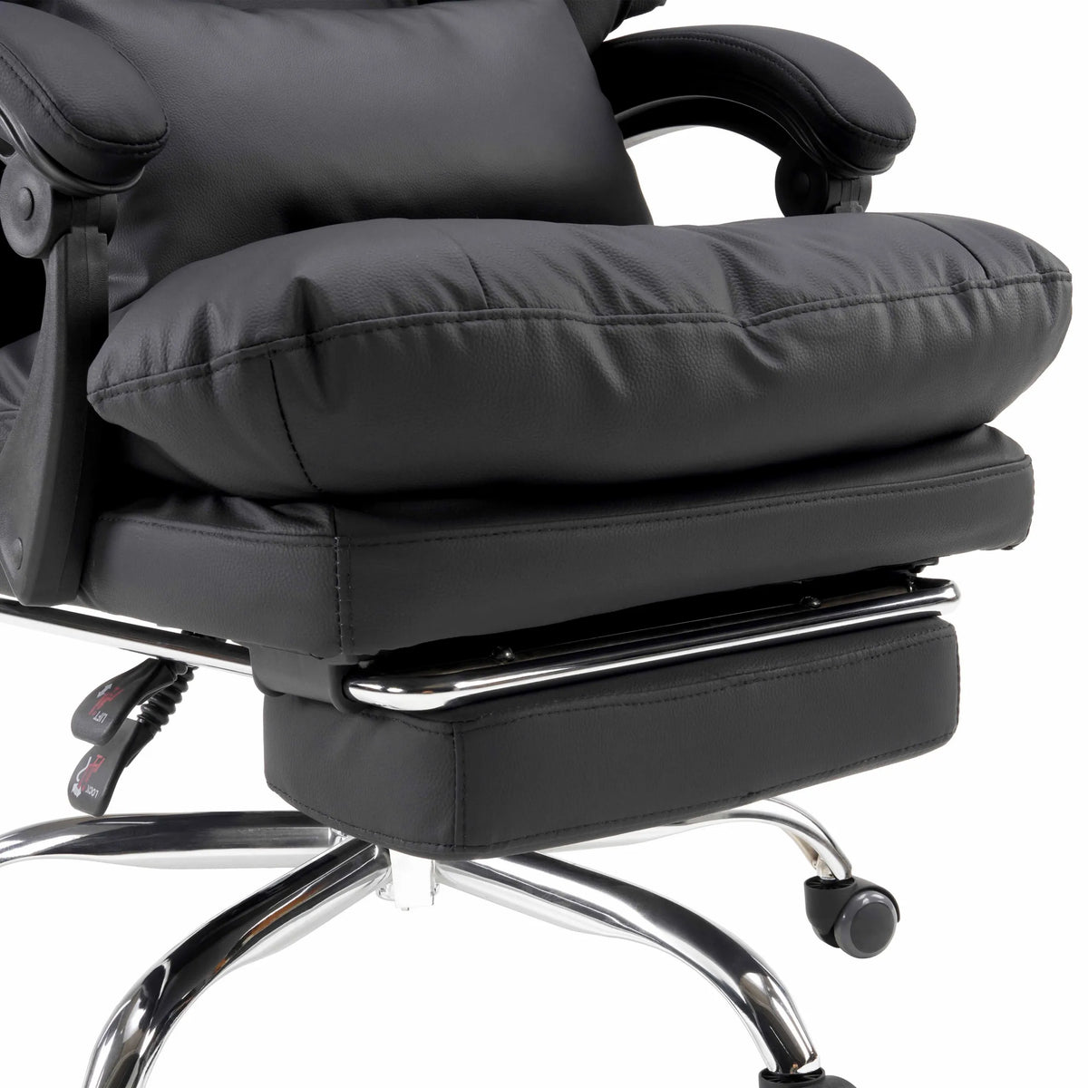 Ausziehbare Fußstütze des Homeoffice Chefsessel Relax Legoro in Schwarz mit verchromtem Gestell von MyBuero