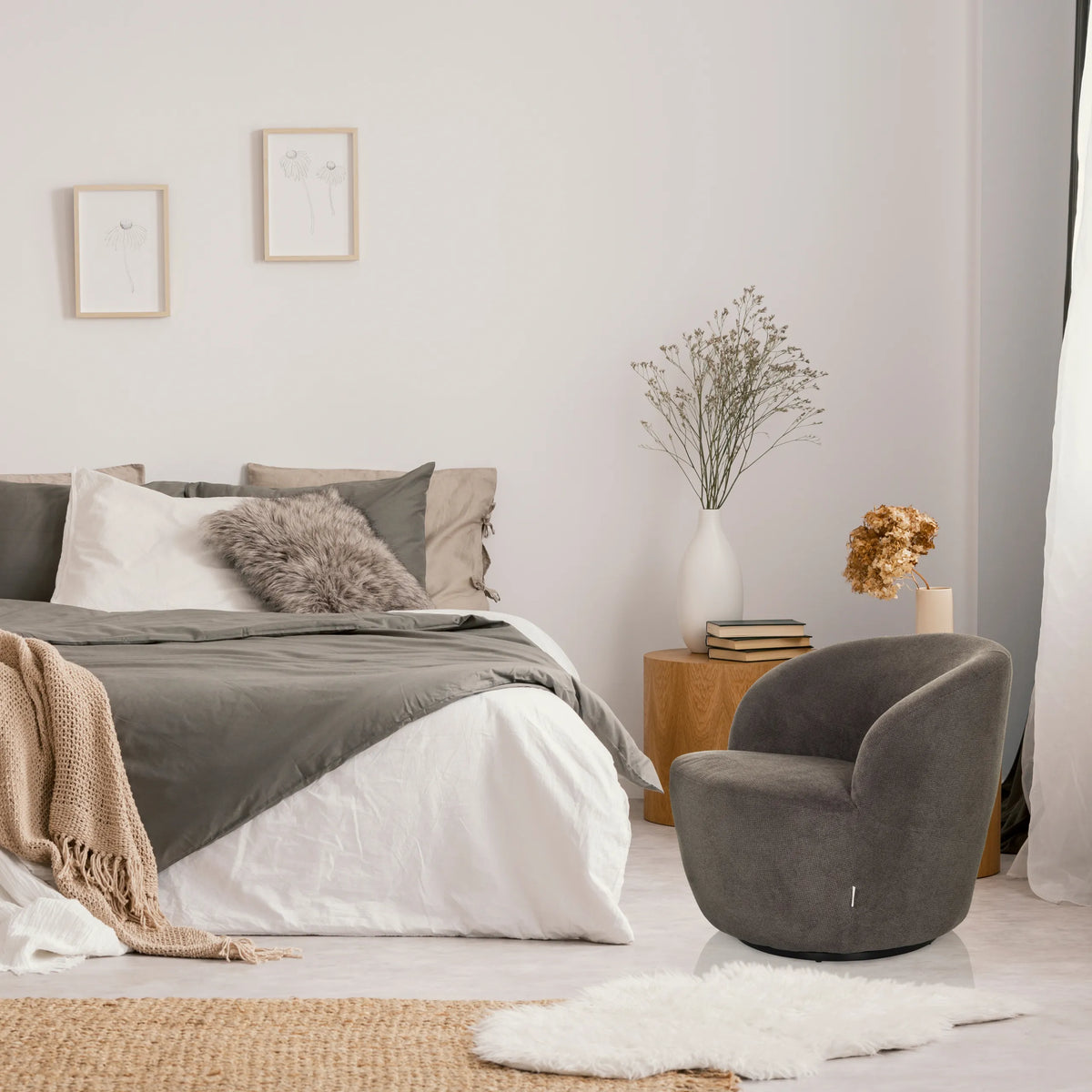 Grauer Loungesessel BRAMWICH mit abgerundeter Form und Polsterung von hjh LIVING