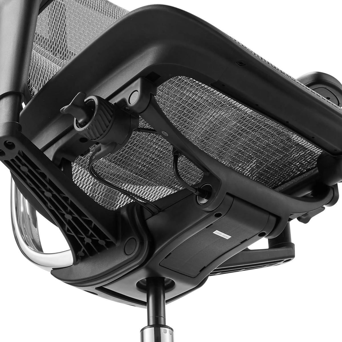 Unterseite der grauen Netzsitzfläche des Luxus-Chefsessel ERGOHUMAN ULTRA GEN2 mit Mechanik von hjh OFFICE