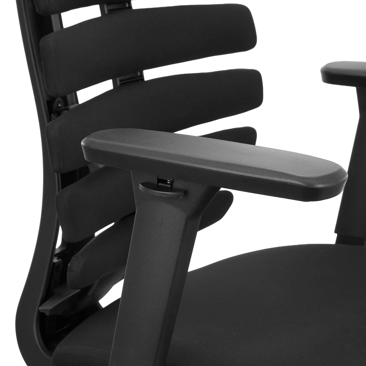 Verstellbare Armlehne des Profi-Bürostuhls ERGO LINE ECO in Schwarz mit Stoffbezug von hjh OFFICE