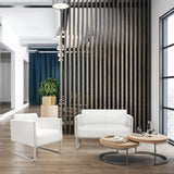Weißer Polstersessel ARUBA mit silberfarbenem Metallgestell in einer modernen Lounge von hjh OFFICE