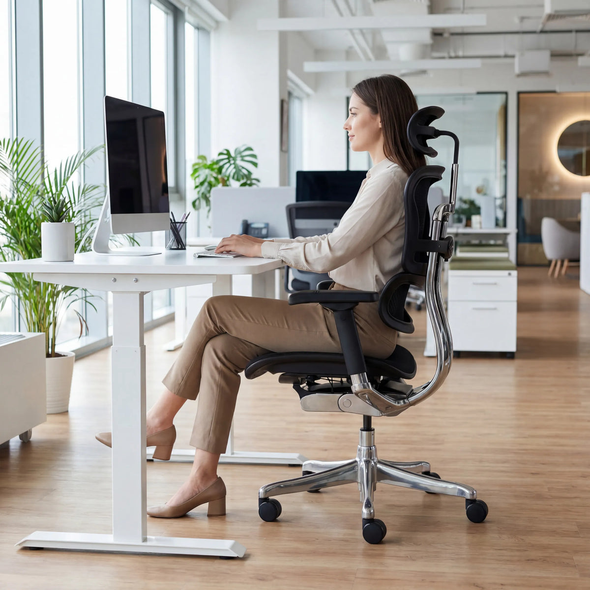 Luxus-Chefsessel ERGOHUMAN GEN2 mit Kopfstütze und Netzstoff in Schwarz von hjh OFFICE (KI-generiertes Bild)