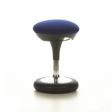 Blaue Stehhilfe SITNESS 20 mit gepolsterter Sitzfläche und rundem Standfuß von Topstar – 360-Grad-Ansicht (Frontansicht 20°)