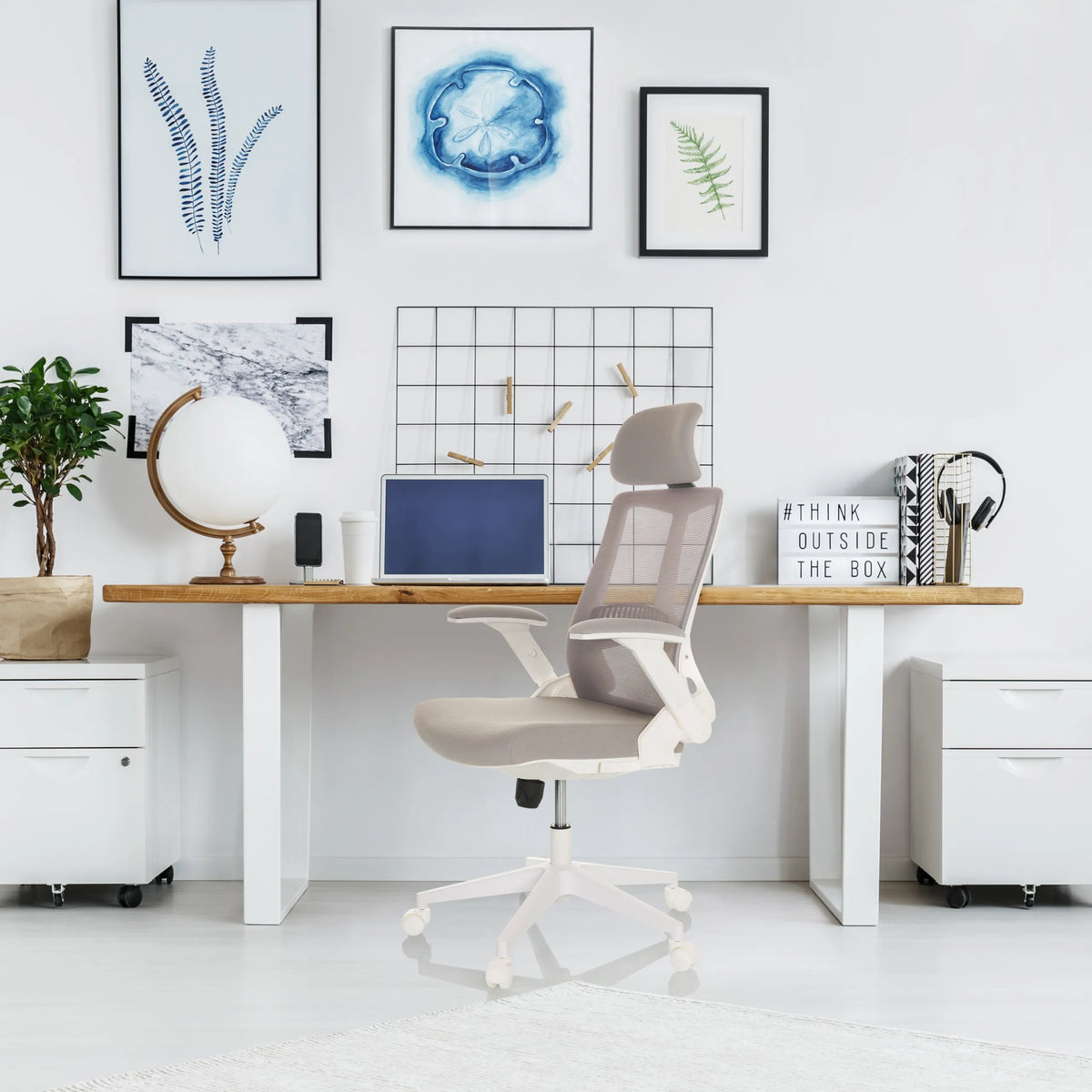 Grauer Homeoffice-Bürostuhl VENDO W mit Netzrückenlehne und weißem Fußkreuz von hjh OFFICE