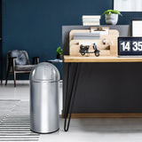 Mülleimer PUSH 50L in Chrom-Optik mit 50 Litern Fassungsvermögen und gewölbtem Deckel von hjh OFFICE