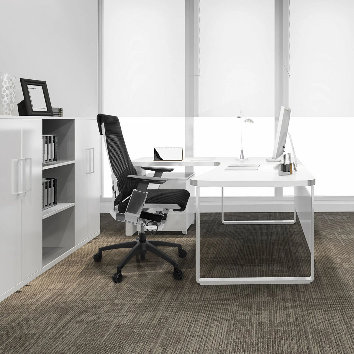 Profi-Bürostuhl GENIDIA SMART WHITE CM mit Netzrücken in Schwarz-Weiß mit Chromdetails von hjh OFFICE