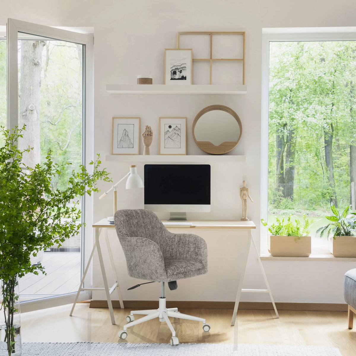 Homeoffice-Bürostuhl SOLAO HOME in Grau mit Stoffbezug und weißem Fußkreuz an einem Schreibtisch von hjh LIVING