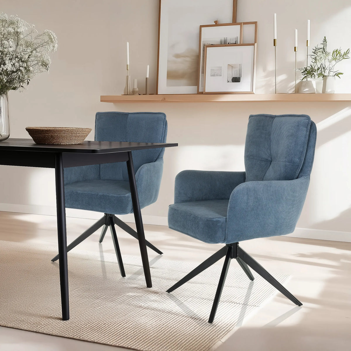Zwei blaue Polsterstühle TARUGO mit Cord-Bezug und schwarzem Sternfuß von hjh LIVING