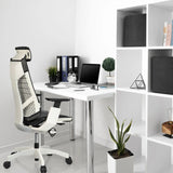 High-End-Bürostuhl GENIDIA PRO WHITE in Schwarz-Weiß an einem weißen Schreibtisch im modernen Homeoffice von hjh OFFICE