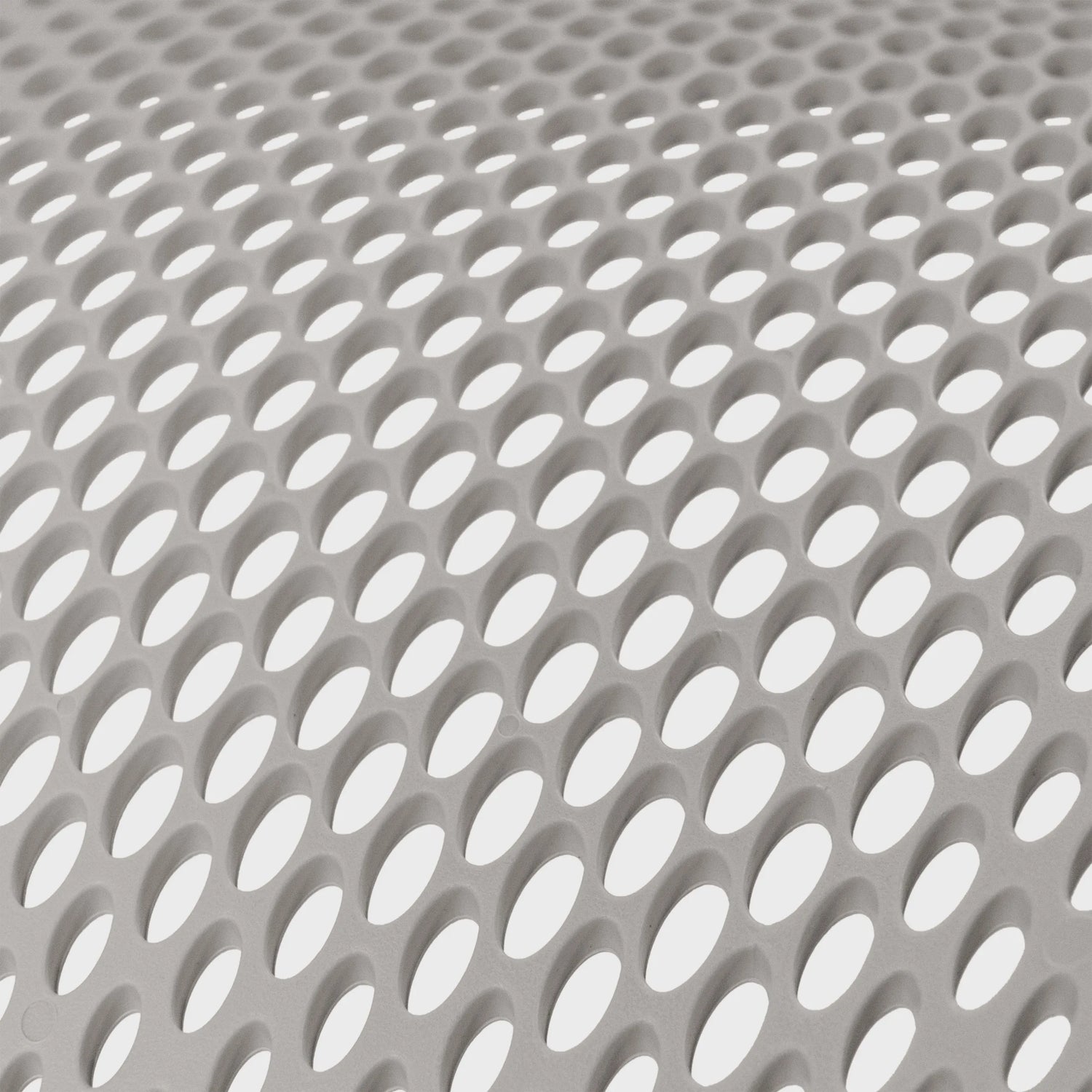 Perforierte Oberflächenstruktur in Taupe des Counterstuhls FLEX CHAIR C von Bosen Europe