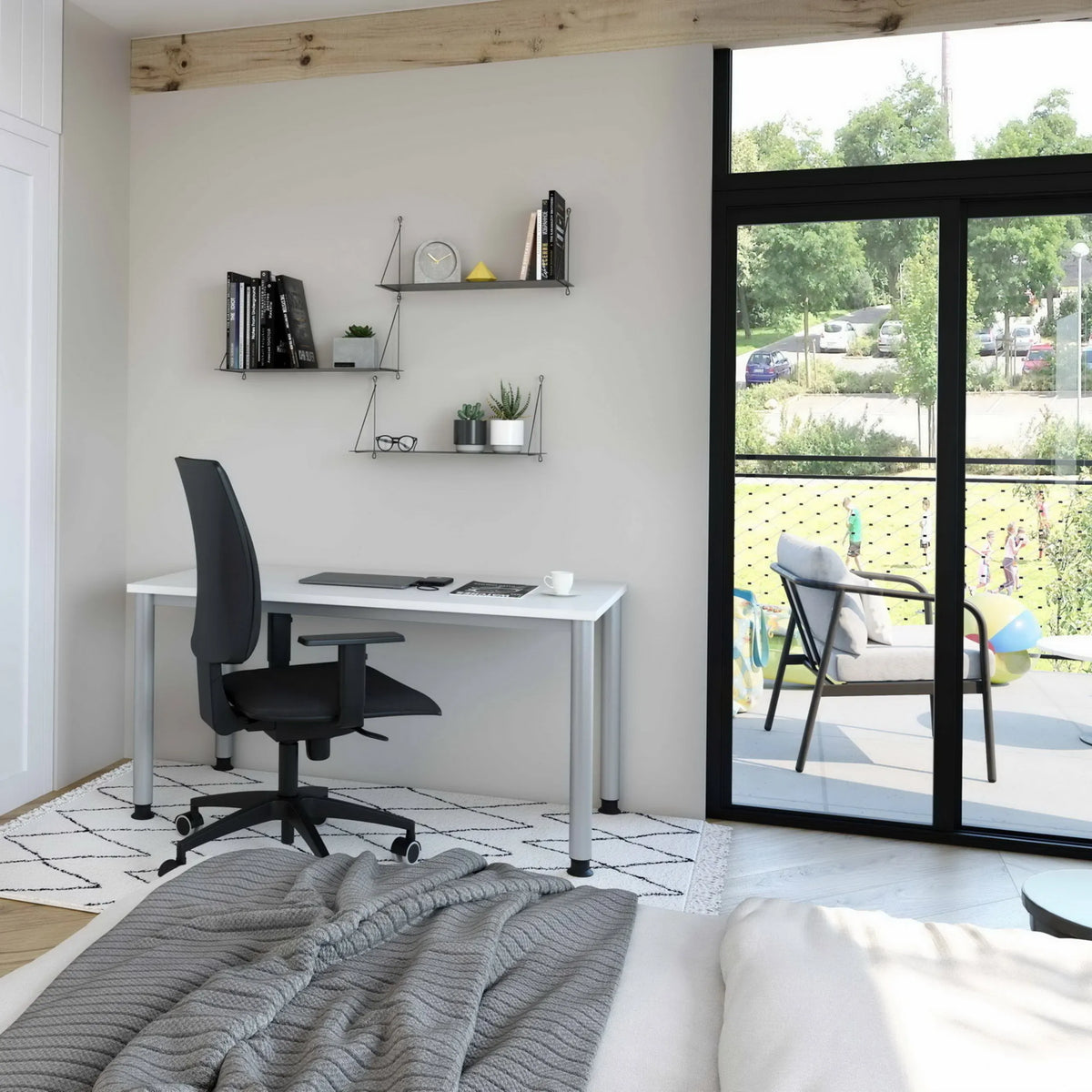 Höhenverstellbarer Schreibtisch HILO 614 S in Weiß-Silber mit Maßen 140 x 67 cm von hjh OFFICE PRO