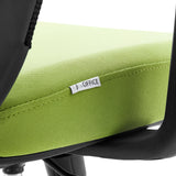 Grüne Stoffpolsterung mit Logo-Etikett des Homeoffice-Bürostuhls Sedito von hjh OFFICE