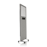 Hellgraue Trennwand FLEXMIUT WB mit integriertem Whiteboard und Rollen von hjh OFFICE – 360-Grad-Ansicht (schräge Frontansicht 60°)