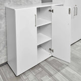 Weißer Schrank BETA 9 mit einer geöffneten Tür und zwei Einlegeböden von hjh OFFICE PRO