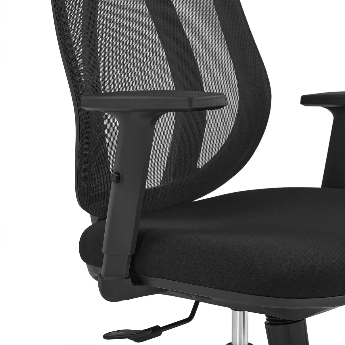 Armlehne und Netzrückenlehne des Profi-Bürostuhls Filaro in Schwarz von hjh OFFICE