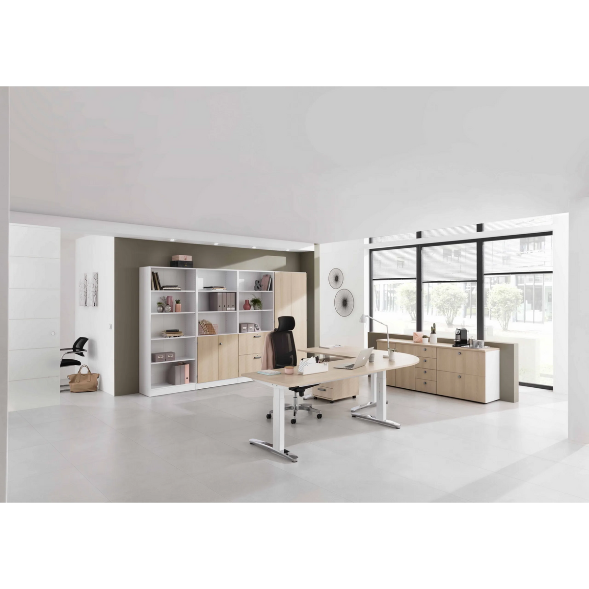 Höhenverstellbarer Schreibtisch XTRA XB 12 WC in Asteiche mit Maßen 120 x 80 cm von hjh OFFICE PRO