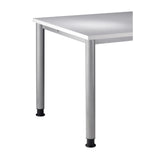 Weiße Tischplatte mit silbernen Beinen des Schreibtischs HILO 614 S von hjh OFFICE PRO