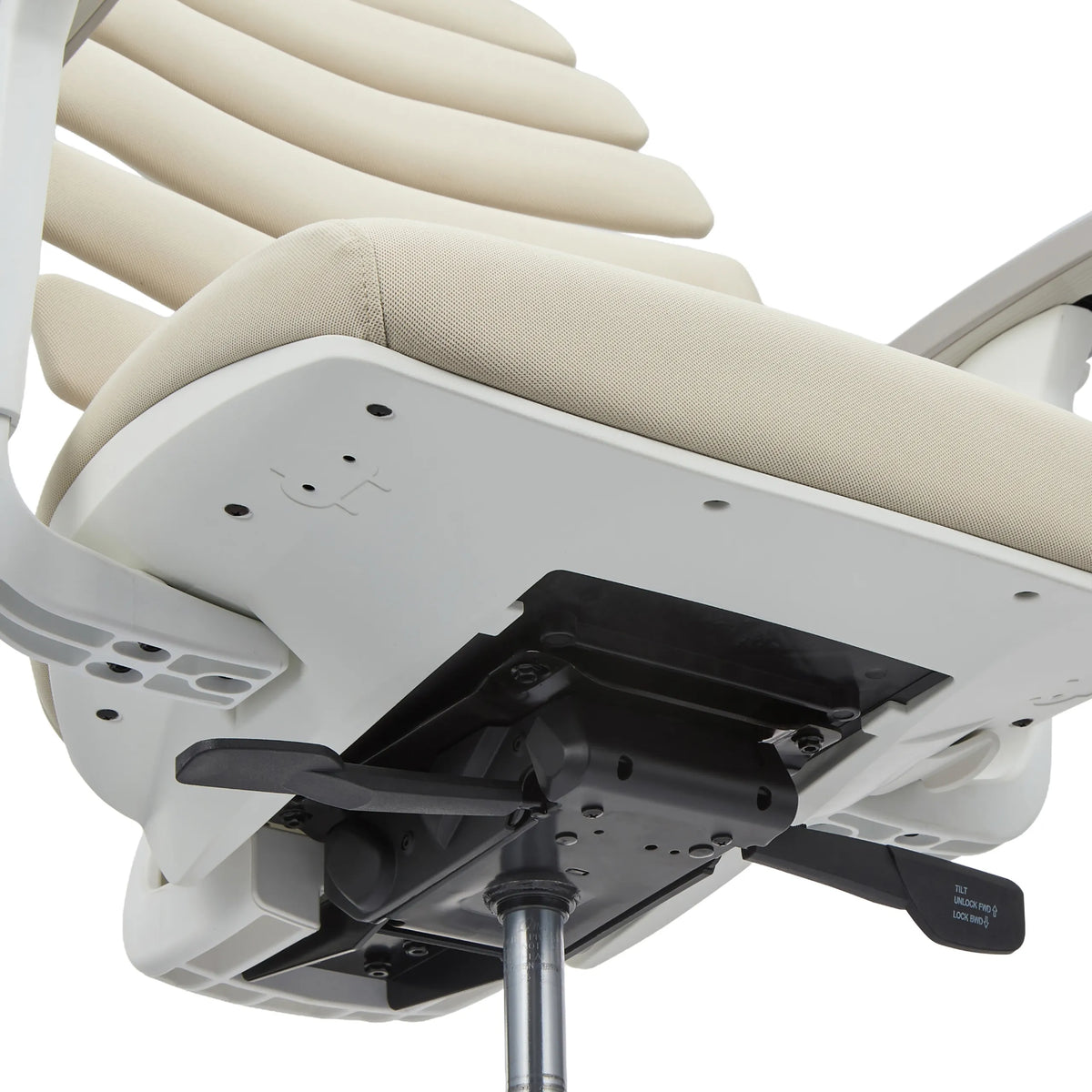 Unterseite der Sitzfläche mit Verstellmechanismus des Profi-Bürostuhls ERGO LINE W in Salted Caramel von hjh OFFICE