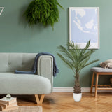 Grüne Kunstpflanze DRACAENA in einem weißen Topf auf Holzfußboden von hjh OFFICE