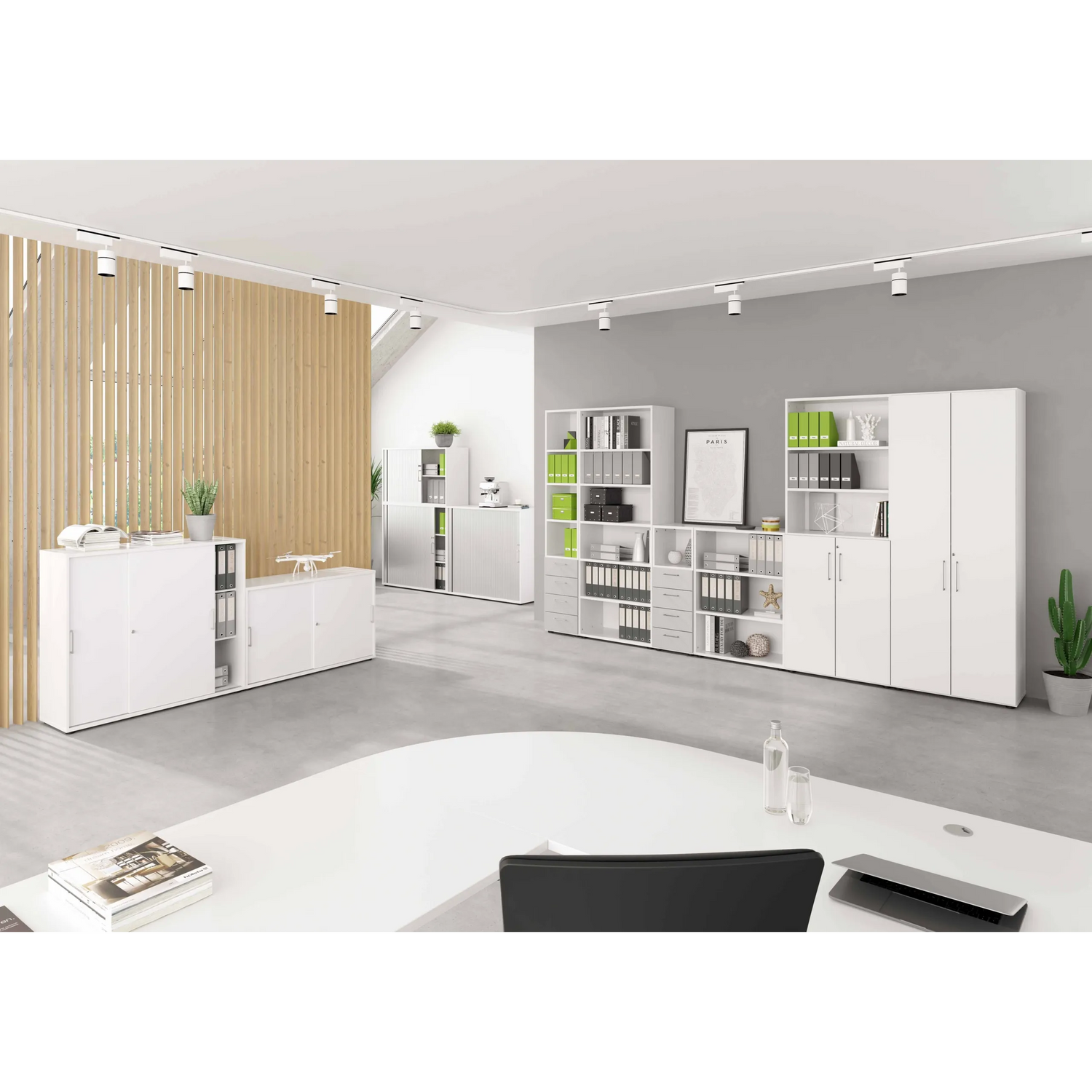 Weißer Schrank BETA 9 mit Türen und offenen Regalfächern in einer Büroumgebung von hjh OFFICE PRO