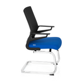 Blau-schwarzer Freischwinger INVENTOR V mit Netzrücken und Armlehnen von hjh OFFICE – 360-Grad-Ansicht (Seitenprofil 80°)