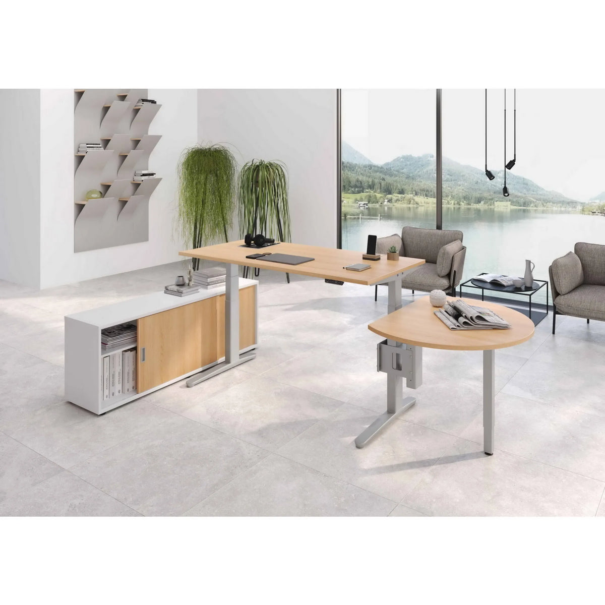 Elektrisch höhenverstellbarer Schreibtisch XBHM 16 SS in Asteiche mit Sideboard von hjh OFFICE PRO