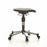 Schwarzer Drehhocker BALANCE 20 mit gepolsterter Sitzfläche und Fußkreuz mit fünf Rollen von Topstar – 360-Grad-Ansicht (schräge Rückenansicht 120°)
