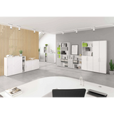 Weiße Schränke der Serie BETA 9 mit Türen und offenen Regalfächern von hjh OFFICE PRO