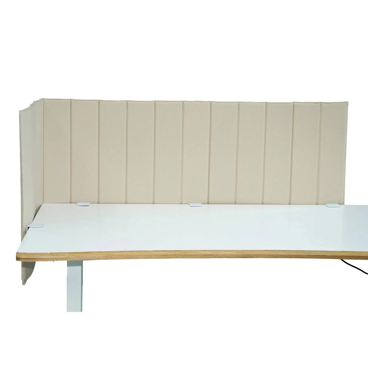 Beige Tischtrennwand FLEXMIUT ROLL mit vertikaler Steppung auf weißem Schreibtisch von hjh OFFICE